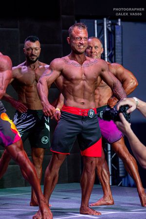 MEN'S PHYSIQUE 174